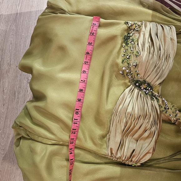 One shoulder evening gown - Picture 14 of 15